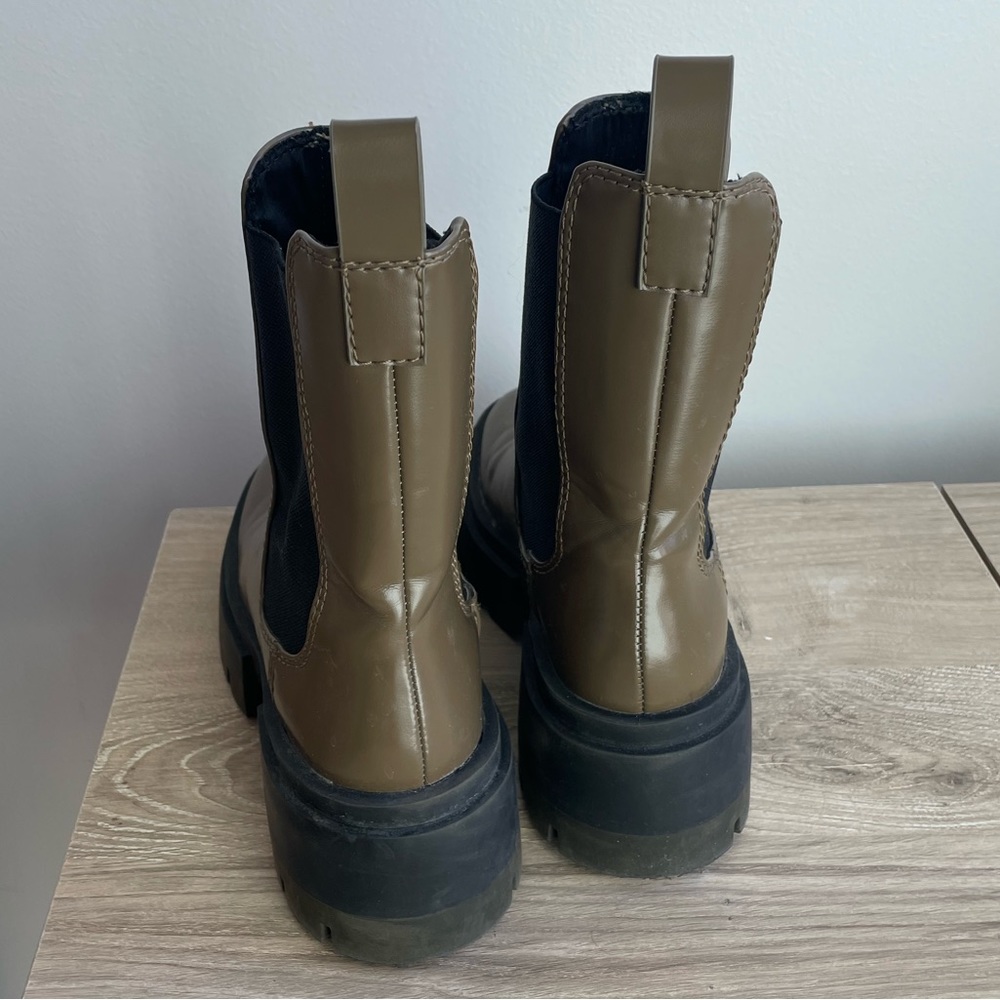 Chelsea Boot - Picture 7 of 8